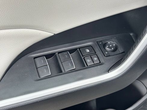 Used 2023 Toyota RAV4 XLE AWD/4WD image 12