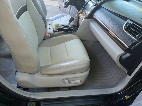 Used 2012 Toyota Camry XLE w/ Leather Pkg FWD image 37