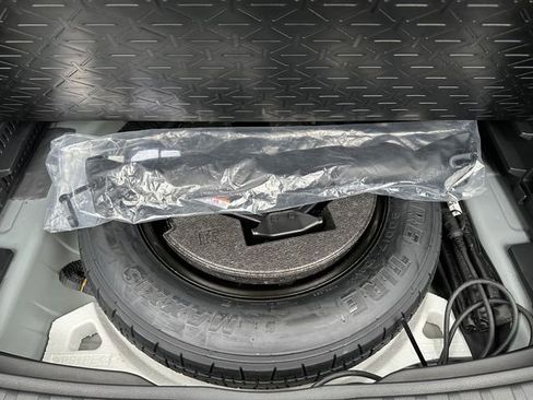 Used 2025 Toyota RAV4 XLE image 25