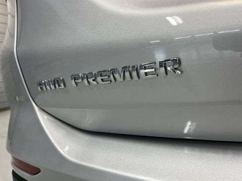 Used 2022 Chevrolet Equinox Premier AWD/4WD image 42