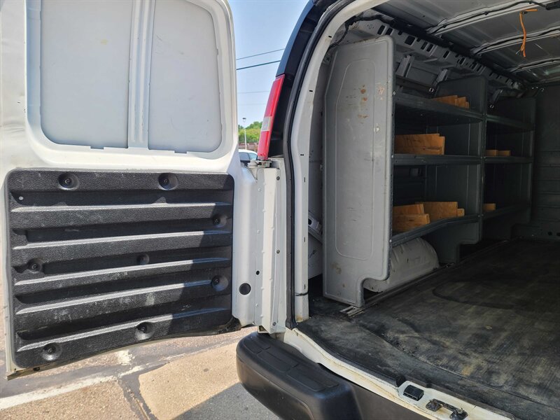 Used 2015 Chevrolet Express 2500 RWD image 14