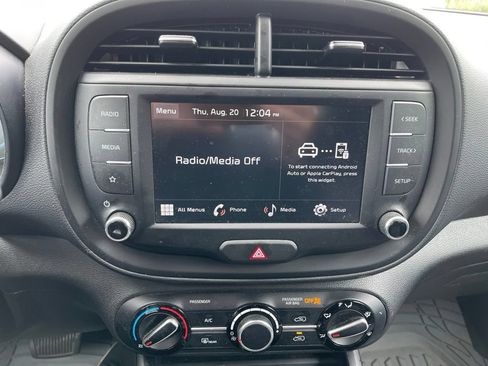 Used 2025 Kia Soul LX w/ LX Technology Package FWD image 9