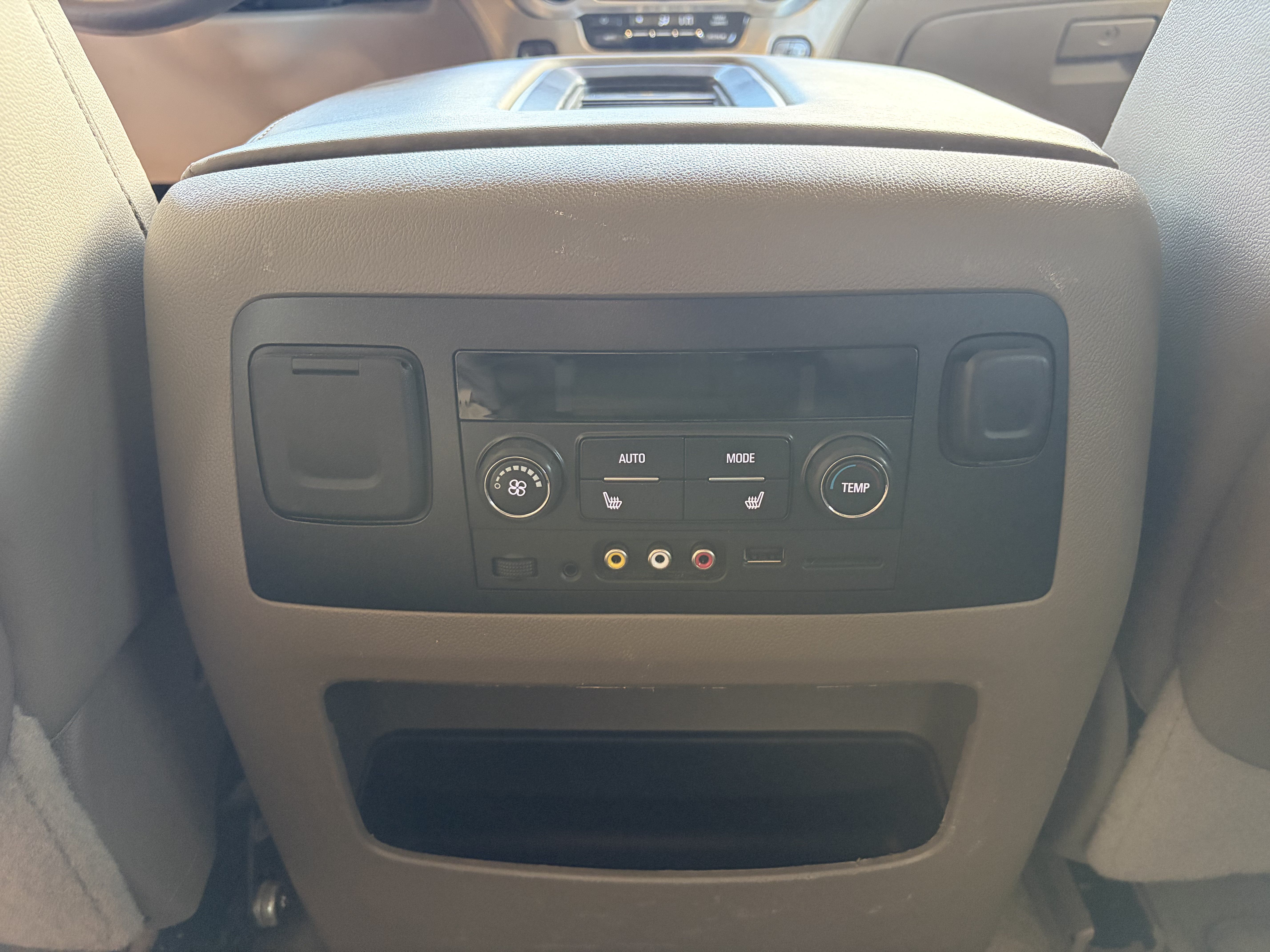 Used 2016 GMC Yukon SLT w/ Open Road Package AWD/4WD image 31
