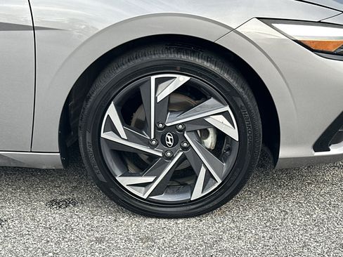 Used 2025 Hyundai Elantra SEL image 12