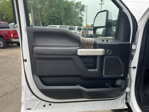 Used 2019 Ford F250 Lariat w/ Lariat Value Package AWD/4WD image 18