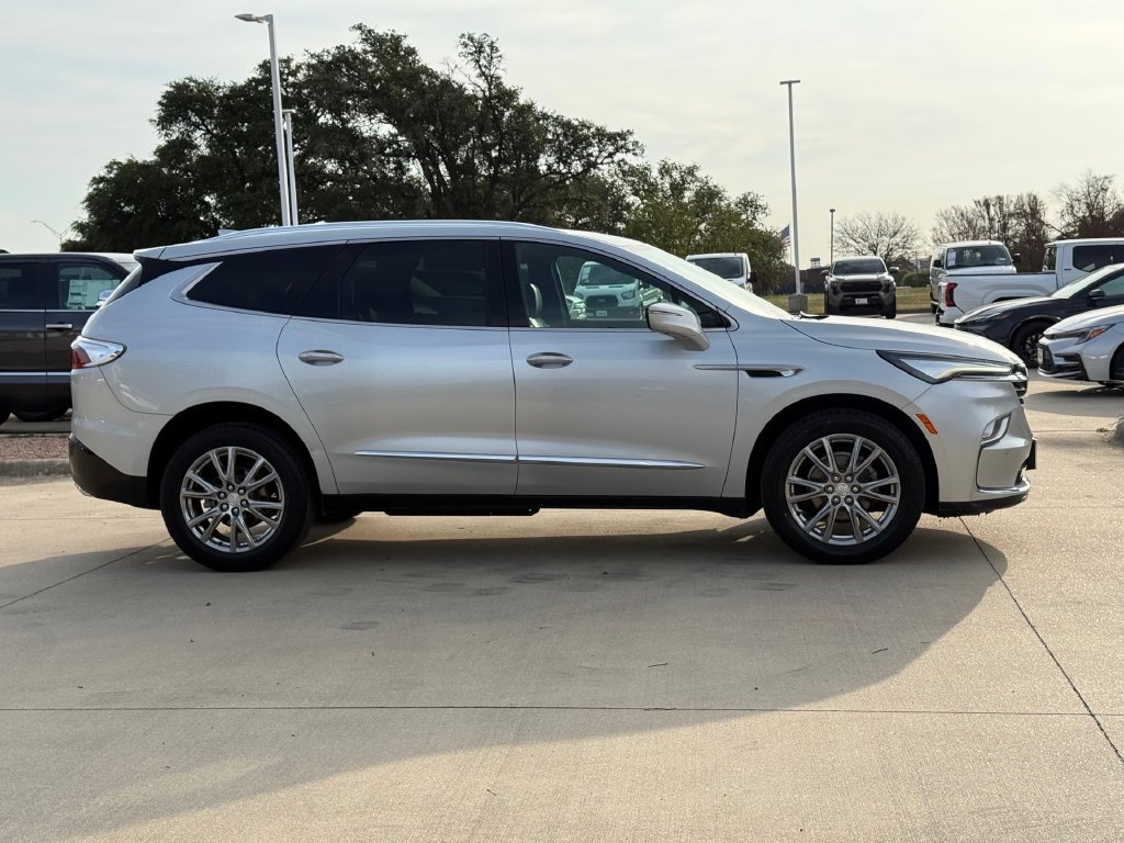 Used 2022 Buick Enclave Premium FWD image 5