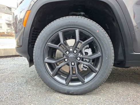 New 2025 Jeep Grand Cherokee L Limited AWD/4WD image 4