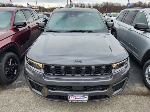 New 2026 Jeep Grand Cherokee Altitude AWD/4WD image 2