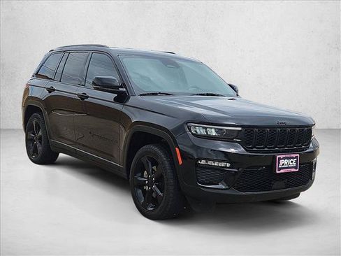 Used 2023 Jeep Grand Cherokee Limited w/ Black Appearance Package AWD/4WD image 3