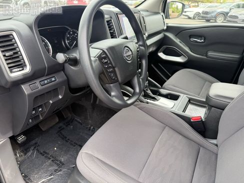Used 2024 Nissan Frontier SV image 12