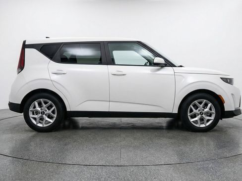 Used 2025 Kia Soul LX w/ LX Technology Package image 11