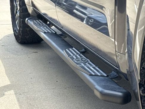 Used 2022 Toyota Tundra Limited w/ Power Package AWD/4WD image 10