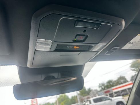 Used 2024 Toyota Tacoma TRD Sport AWD/4WD image 32
