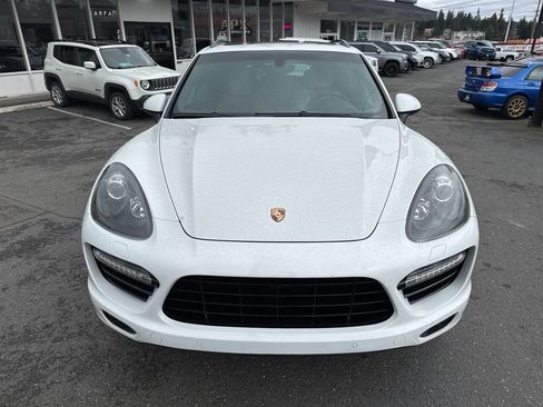 Used 2014 Porsche Cayenne Turbo S image 8