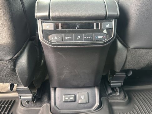 Used 2024 Toyota Highlander Platinum image 23