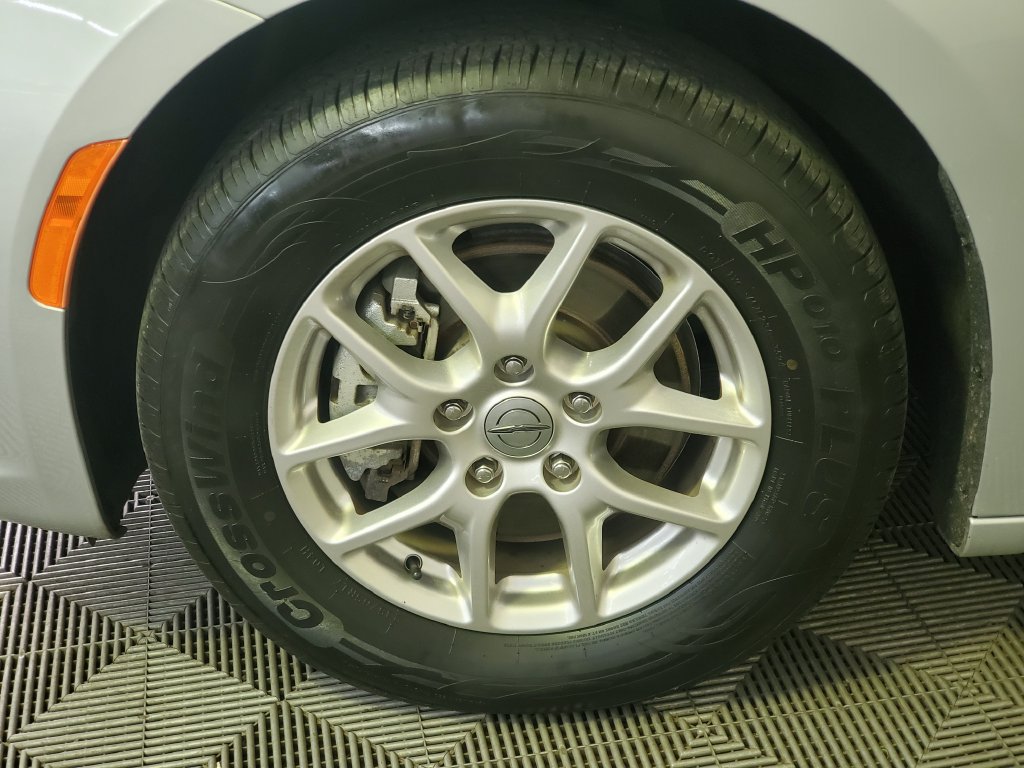 Used 2024 Chrysler Pacifica Touring-L FWD image 29