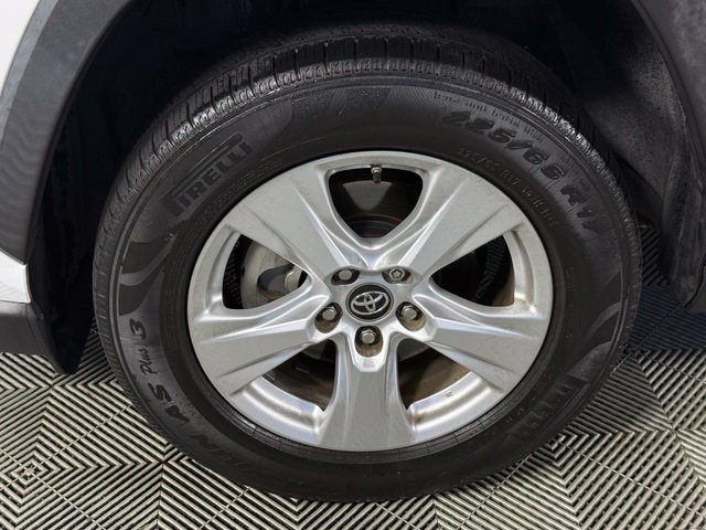 Used 2019 Toyota RAV4 XLE FWD image 14