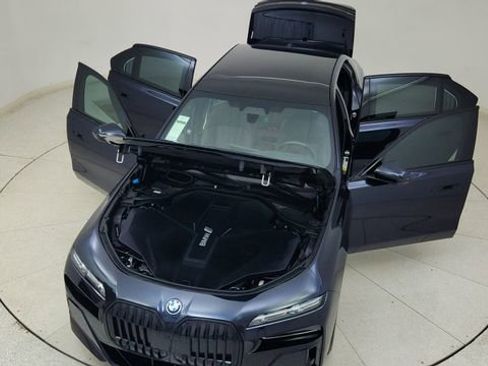 Used 2023 BMW i7 xDrive60 image 90