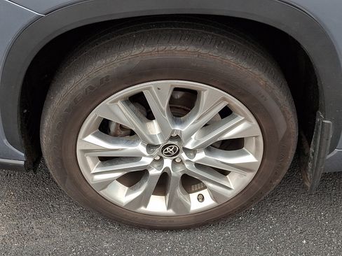 Certified 2023 Toyota Highlander Limited AWD/4WD image 4