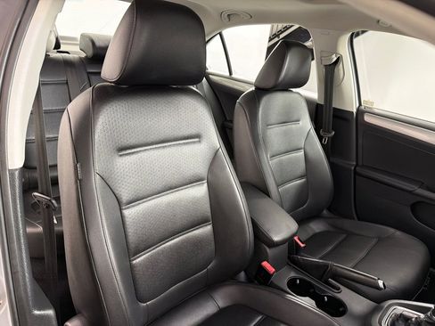 Used 2017 Volkswagen Jetta SE image 24
