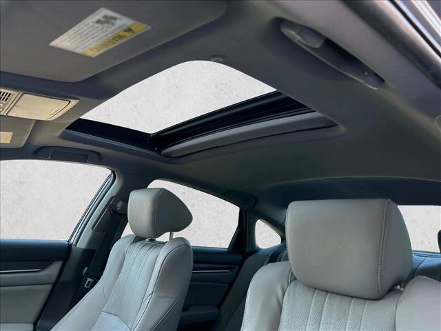 Used 2018 Honda Accord Touring image 16