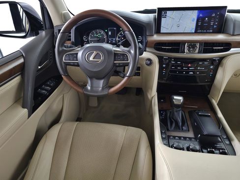 Used 2021 Lexus LX 570 4WD w/ Luxury Package image 20
