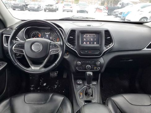 Used 2019 Jeep Cherokee Latitude Plus w/ Cold Weather Group AWD/4WD image 30