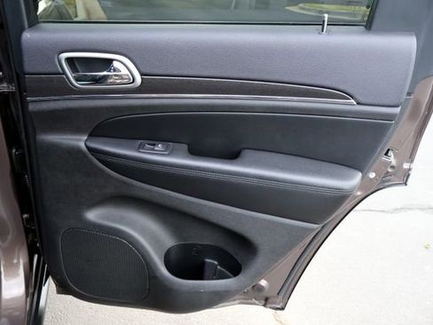 Used 2018 Jeep Grand Cherokee Limited w/ Luxury Group II image 22