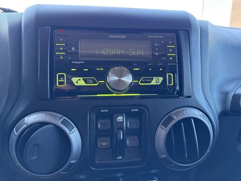 Used 2018 Jeep Wrangler Unlimited Sport S image 19