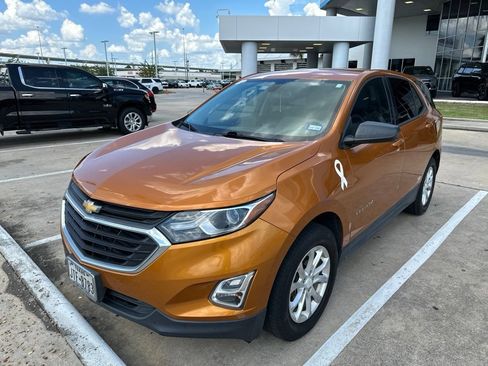 Used 2018 Chevrolet Equinox LS FWD image 1