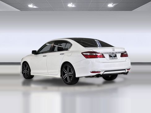 Used 2017 Honda Accord Sport image 3