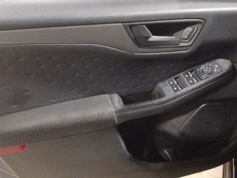 Used 2020 Ford Escape S image 5