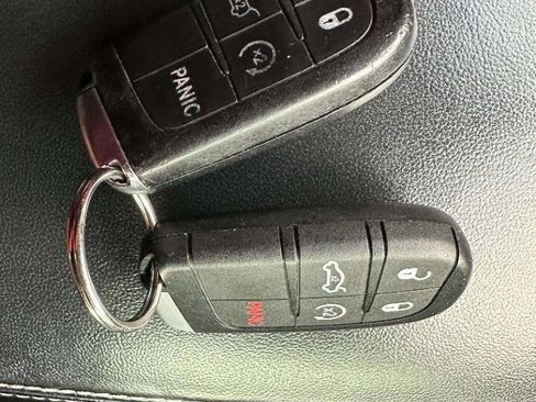 Used 2018 Jeep Grand Cherokee Overland AWD/4WD image 41