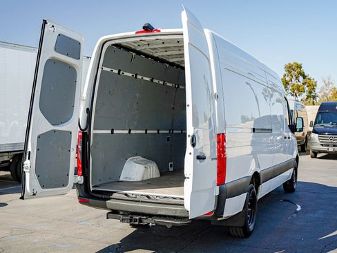 Used 2024 Mercedes-Benz Sprinter 3500 image 8