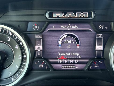 Used 2019 RAM 1500 Laramie AWD/4WD image 10