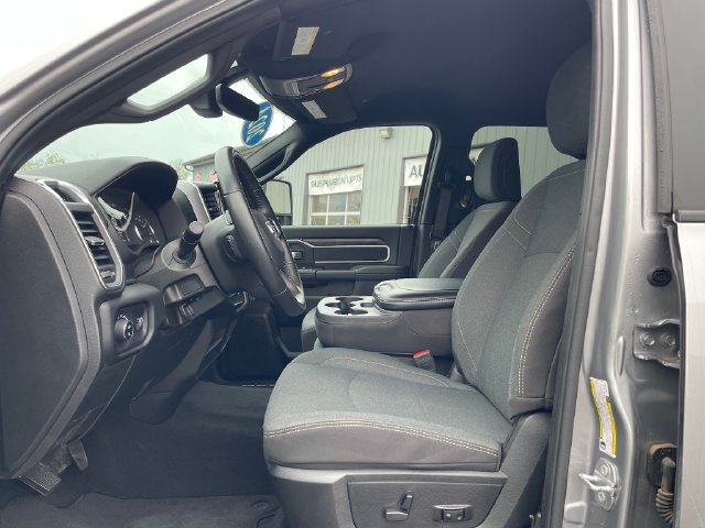 Used 2024 RAM 2500 Big Horn w/ Sport Appearance Package AWD/4WD image 10