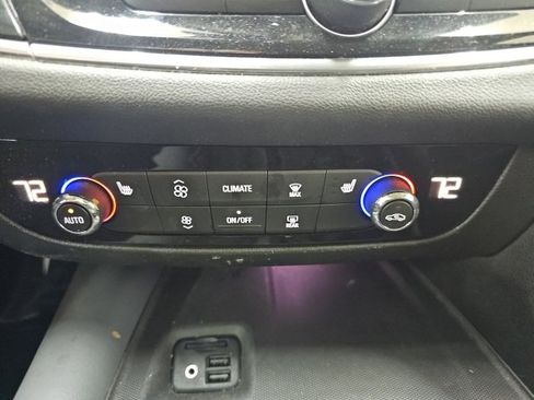 Used 2020 Buick Enclave Essence w/ Sound and Sites Package image 8