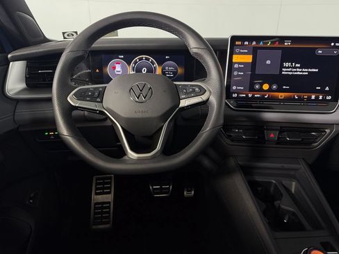 Used 2025 Volkswagen Tiguan SE R-Line AWD/4WD image 13