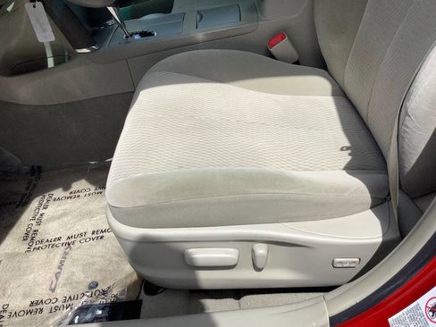 Used 2010 Toyota Camry LE FWD image 35