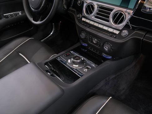 Used 2016 Rolls-Royce Dawn image 31