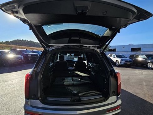 Used 2024 Cadillac XT6 Luxury w/ LPO, Floor Liner Package AWD/4WD image 32