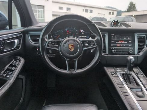 Used 2017 Porsche Macan w/ Premium Package Plus AWD/4WD image 18