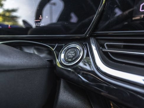 Used 2025 Chevrolet Trax RS w/ Sunroof Package FWD image 17