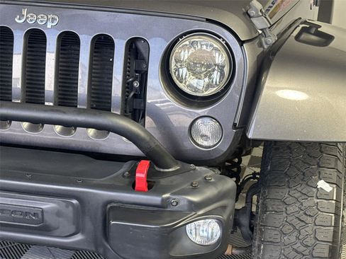 Used 2016 Jeep Wrangler Unlimited Rubicon AWD/4WD image 9