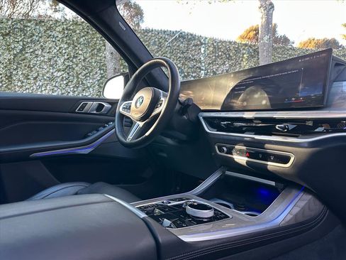 Used 2023 BMW X7 M60i w/ Executive Package image 25