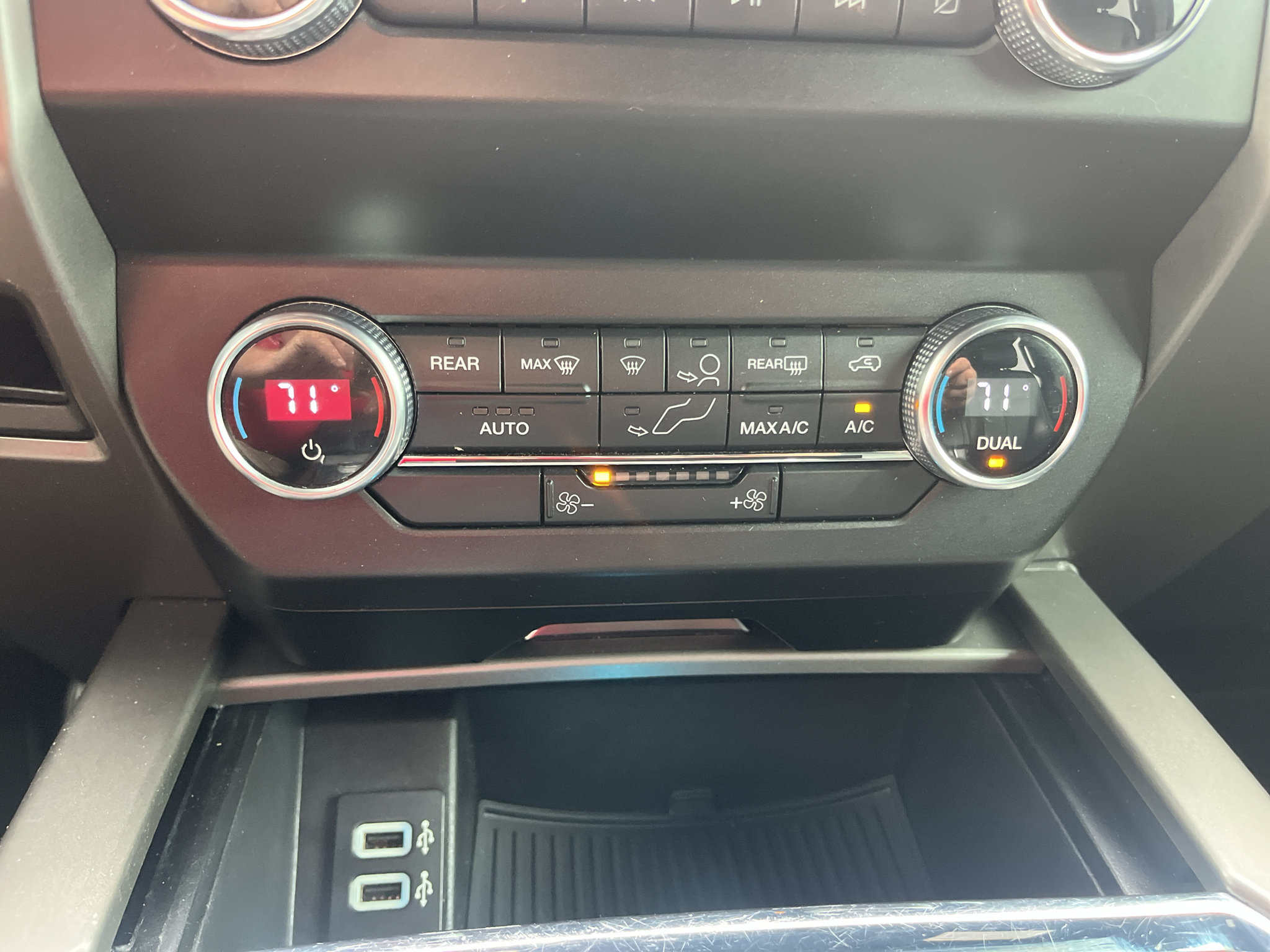 Used 2019 Ford Expedition XLT w/ Equipment Group 201A AWD/4WD image 18