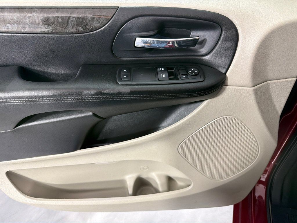 Used 2014 Dodge Grand Caravan SE w/ Quick Order Package 29E SE FWD image 9
