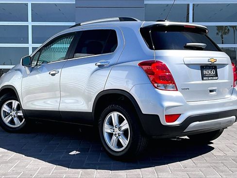 Used 2018 Chevrolet Trax LT w/ LT Convenience Package image 12