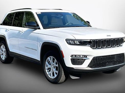 Used 2023 Jeep Grand Cherokee Limited AWD/4WD image 2