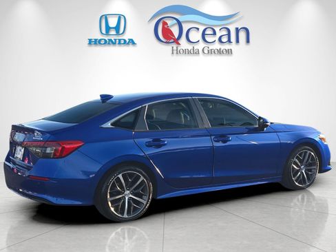 Used 2022 Honda Civic Touring image 3